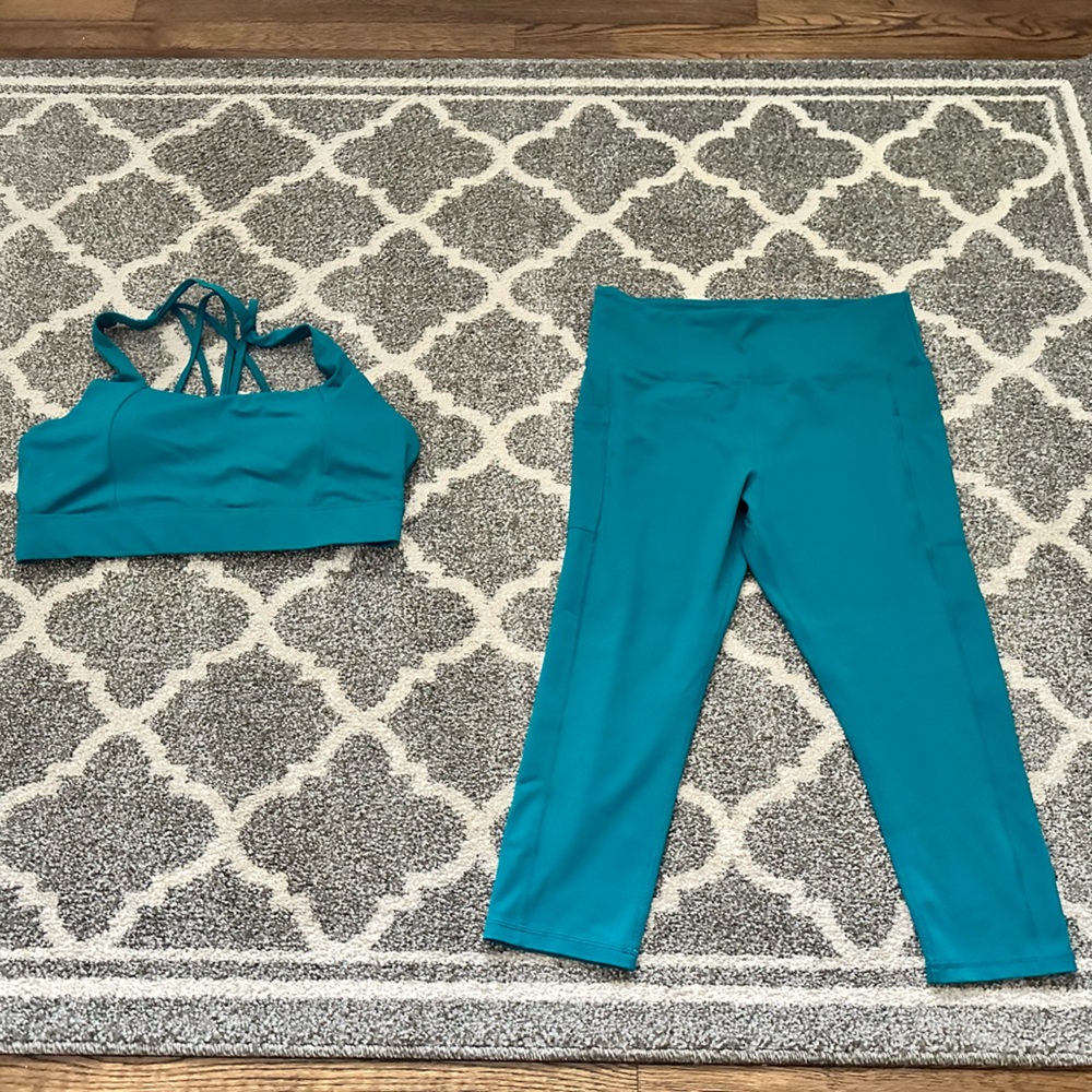 Zyia light and tight 7/8 pocket leggings and bra